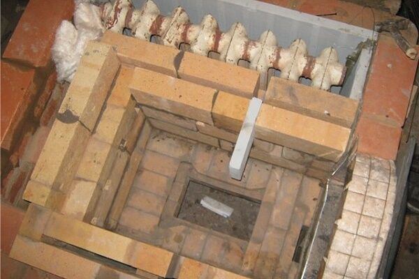 Как сделать печное отопление в частном доме с воздушным или водяным контурами