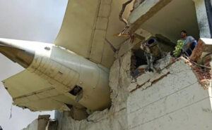 Трагедия в Индии: Boeing с 230 пассажирами на борту врезался в столовую, когда там обедали студенты-медики