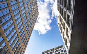 Эксперт оценила резкое падение продаж квартир в новостройках