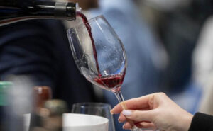 Врач рассказал о страшных последствиях употребления всего одного бокала вина