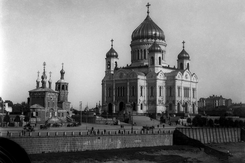 Эпоха калейдоскопа стилей: постмодернизм, лужковская архитектура и