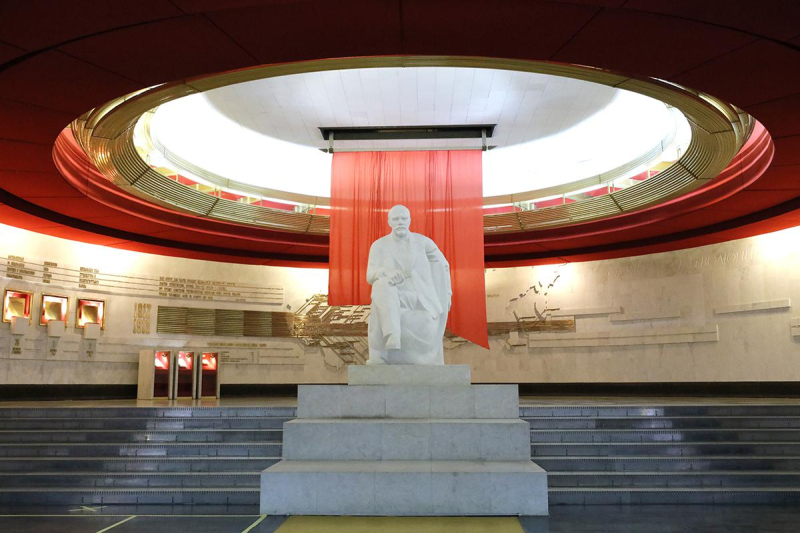 Эпоха калейдоскопа стилей: постмодернизм, лужковская архитектура и