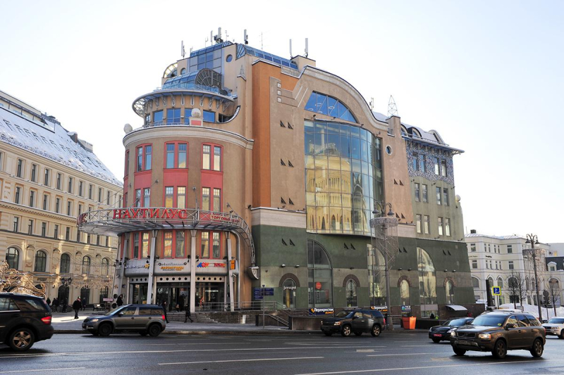 Эпоха калейдоскопа стилей: постмодернизм, лужковская архитектура и