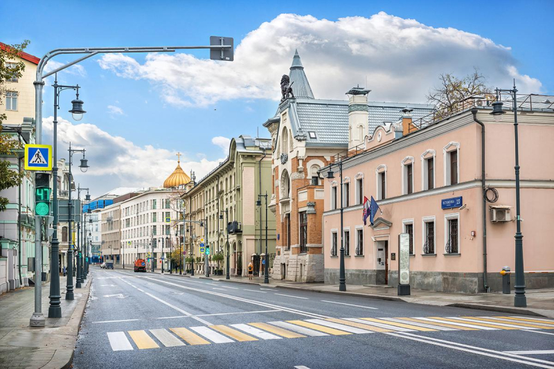 Эпоха калейдоскопа стилей: постмодернизм, лужковская архитектура и