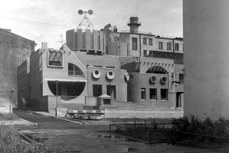 Эпоха калейдоскопа стилей: постмодернизм, лужковская архитектура и