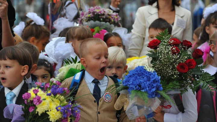 Форма, занятия, новые оценки: Что изменится в школах с 1 сентября?