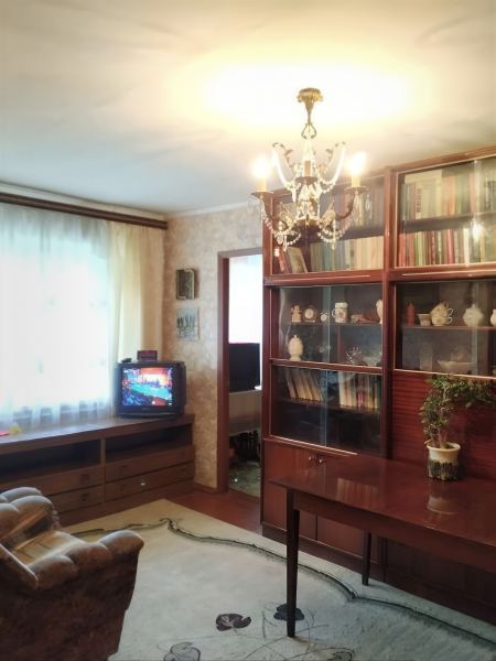 Как я сделала ремонт в хрущевке с проход­ной комнатой за 1,8 млн рублей: фото до ​и после