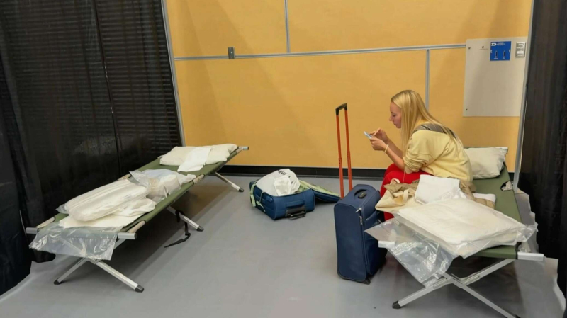 Как разместили журналистов в Анкоридже перед встречей Трампа и Путина (видео)