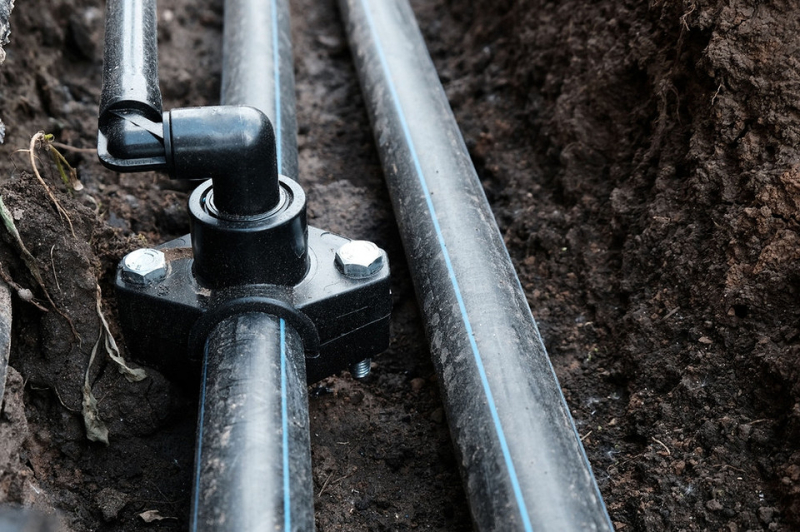 Как соединить ПНД-трубы: правила монтажа водопровода из одного или разных материалов