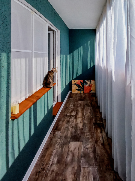 «Одно из моих любимых мест в квар­тире»: 3 варианта обустройства балкона