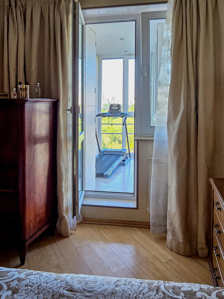 «Одно из моих любимых мест в квар­тире»: 3 варианта обустройства балкона