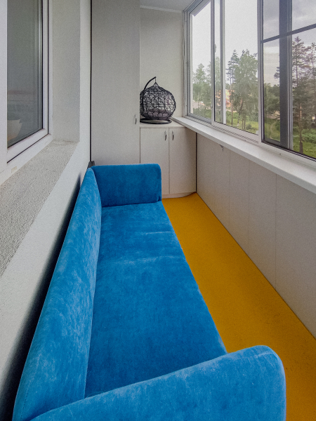 «Одно из моих любимых мест в квар­тире»: 3 варианта обустройства балкона