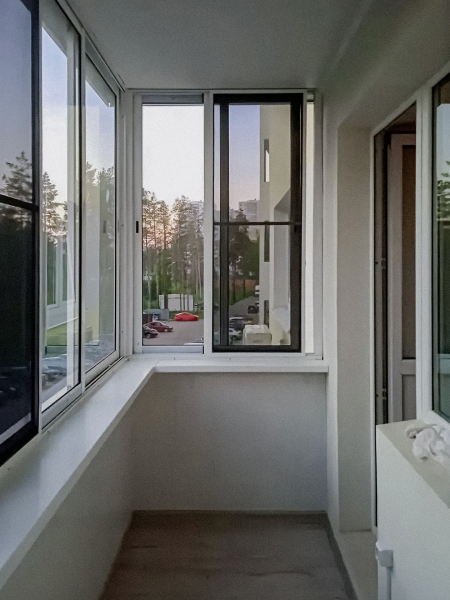 «Одно из моих любимых мест в квар­тире»: 3 варианта обустройства балкона