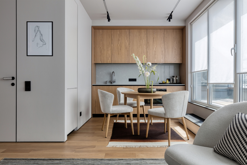 Почему это красиво: светлая кухня-гостиная без телевизора и дивана