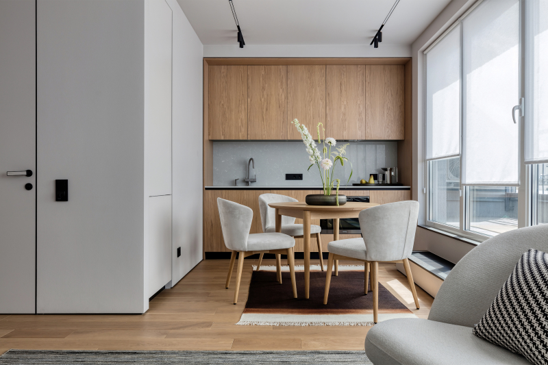 Почему это красиво: светлая кухня-гостиная без телевизора и дивана