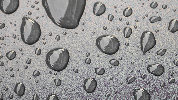 Почему потеют трубы в ванной и что с этим делать