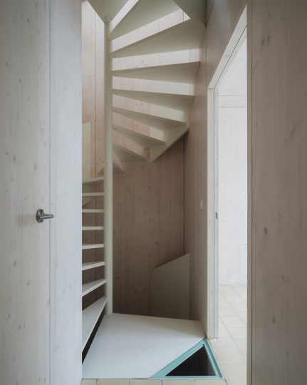 В Бельгии построили дом со стеклянно-кирпичным фасадом