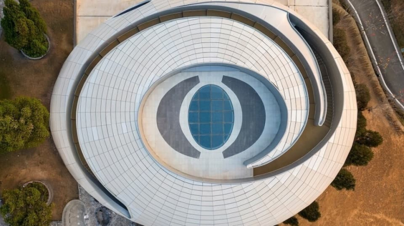 Wutopia Lab завершила строительство павильона на вершине курортного города