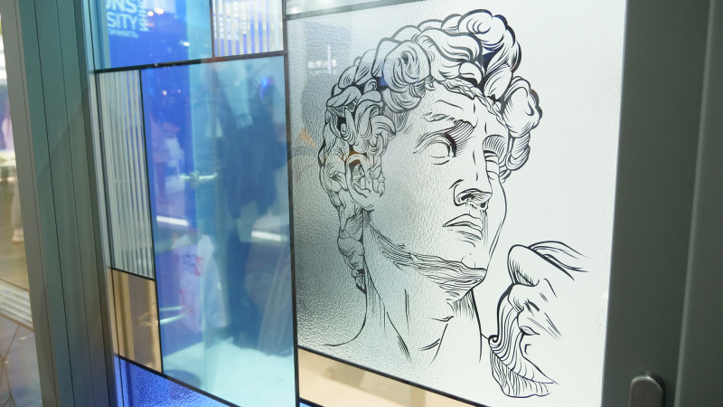 Зеркальные стены, сад без сорняков и другие новинки загородного дома