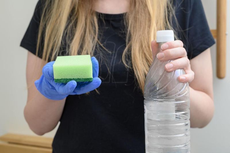 5 способов быстро убрать запах из холодильника