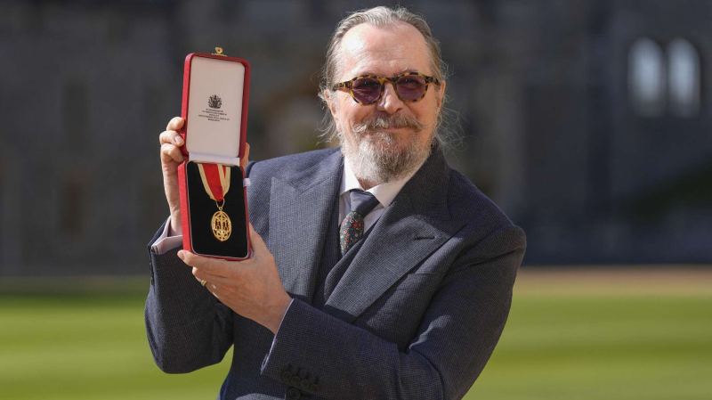 Актер Гэри Олдман посвящен в рыцари