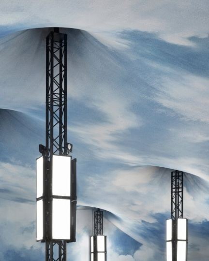 Диалог неба и земли на показе Burberry