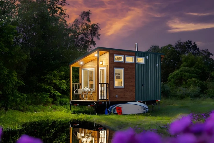 Холостяцкая берлога: взгляните на маленький дом-прицеп Little Lodge родом из США
