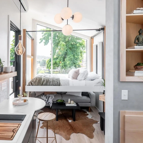 Кровать с секретом: оцените черно-белый дом-прицеп Terra Urban из США