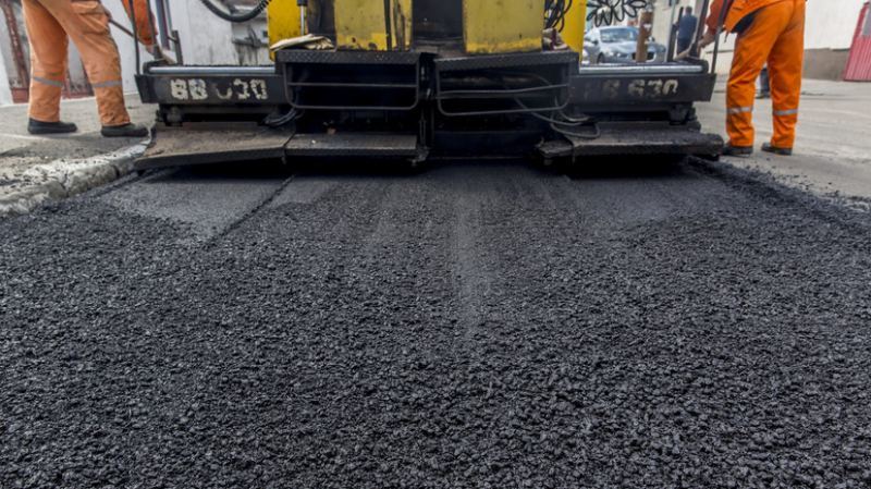 Минстрой: запрет на укладку асфальта в дождь приведёт к затягиванию работ