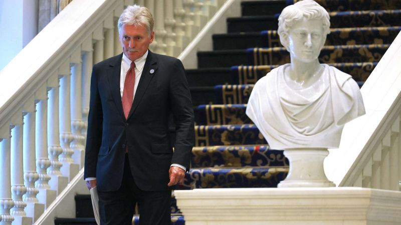 Песков: Россия будет ждать реакции США на предложение Путина по ДСНВ