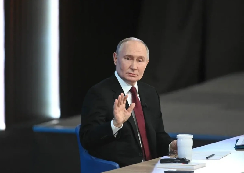 Песков заявил, что Путин не может позволить себе отпуск