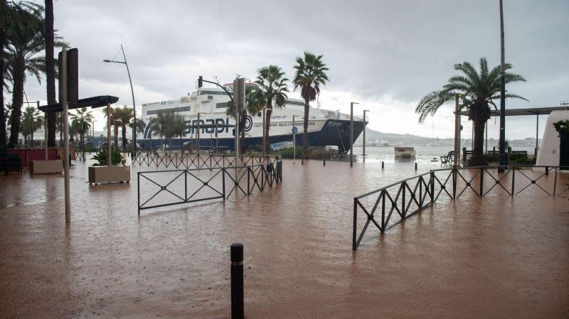 Сильнейший шторм обрушился на испанские острова Ибица и Форментера