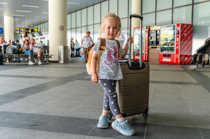 У маленьких туристов будут спрашивать паспорт: в России переписали закон о выезде за границу