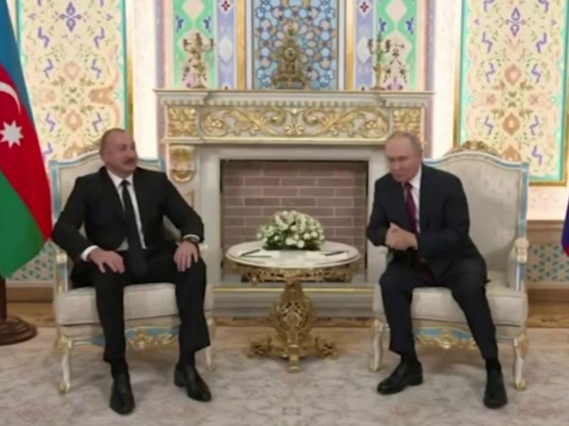 «Болезненная тема»: Путин на встрече с Алиевым первым заговорил о крушении самолета AZAL