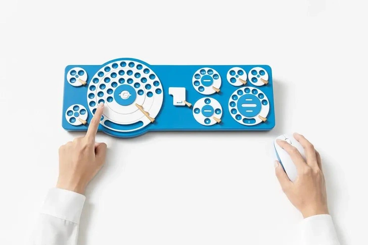 Гаджет только для бумеров: в Японии создали клавиатуру с дисковым набором (ВИДЕО)