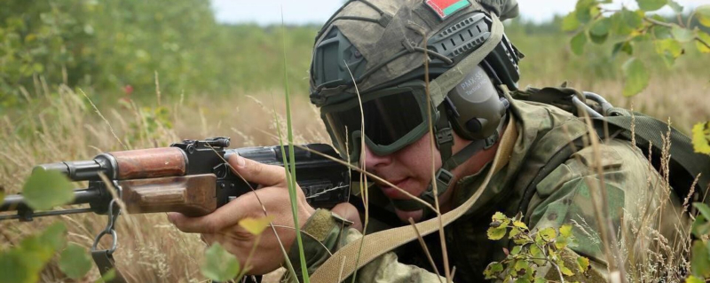 Белорусский военнослужащий на учениях
