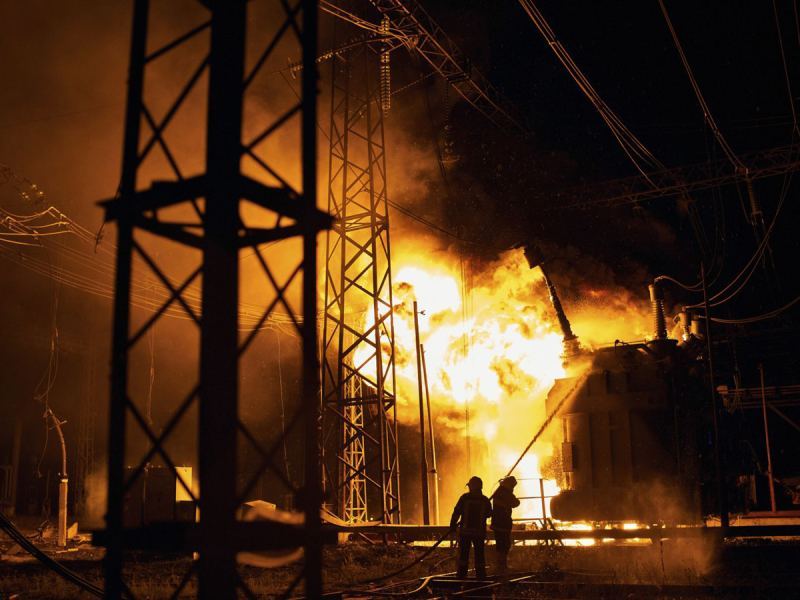 «Города погрузились во тьму»: ВС РФ  вывела из строя ключевые ГЭС и ТЭС Украины