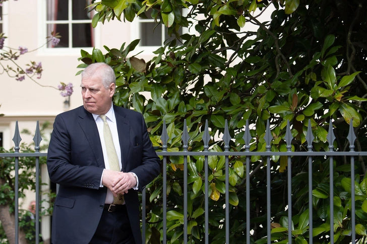 «Их Величества желают ясно заявить». Карл III лишил экс-принца Эндрю титулов и выгнал его из дома