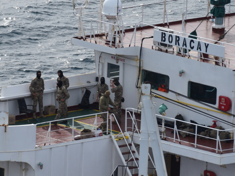 Макрон опозорился на весь мир: задержанный «русский» танкер отпущен без последствий