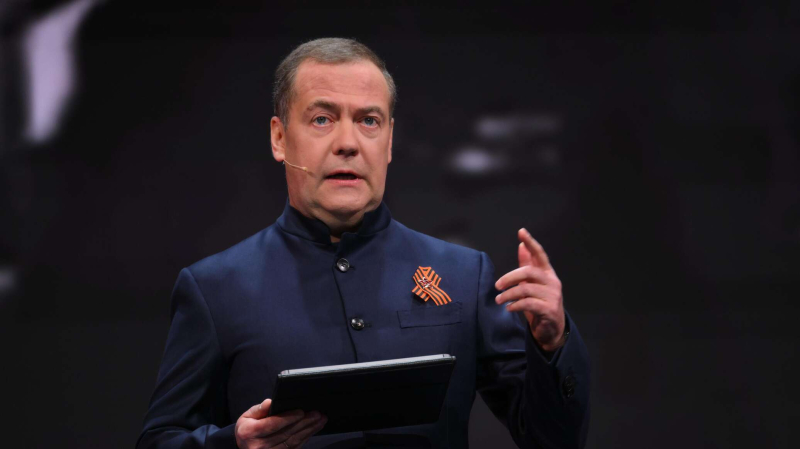 Медведев предсказал смерть киевского режима после окончания боевых действий