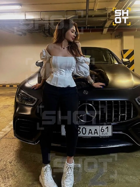 «Мерседес» за 20 млн, львёнок и 169 штрафов: Как дочь Цапка кутит на деньги кровавого отца