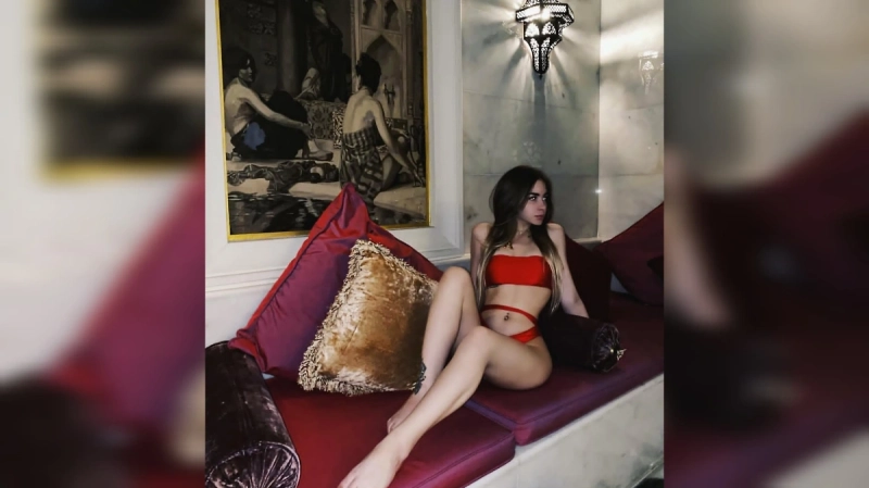 «Мерседес» за 20 млн, львёнок и 169 штрафов: Как дочь Цапка кутит на деньги кровавого отца