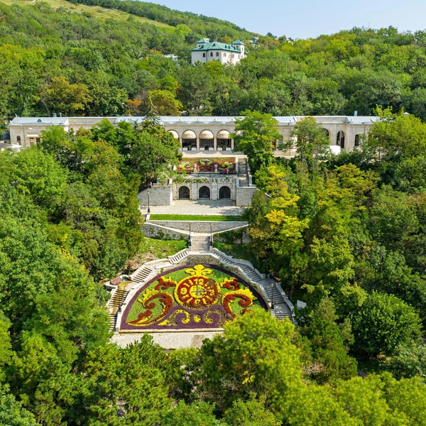 Настала очередь «фиолетовенькой»: россияне выбирают новый дизайн банкноты 500 рублей