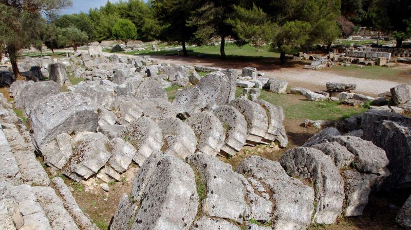 Немка вернула Греции украденную в 1960-х часть колонны