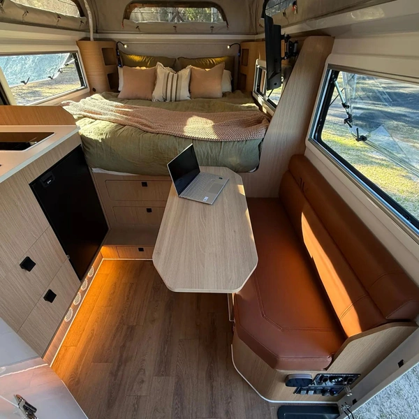 Оцените компактный австралийский дом-прицеп с отсеком для хранения велосипедов: 20 фото