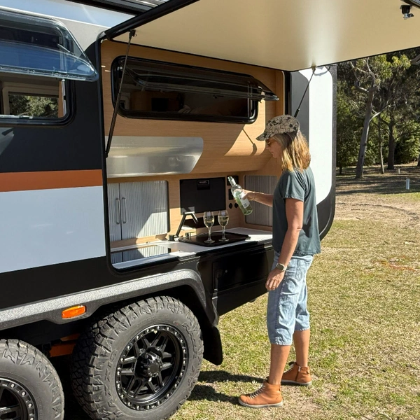 Оцените компактный австралийский дом-прицеп с отсеком для хранения велосипедов: 20 фото