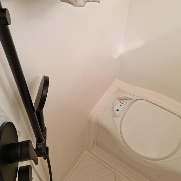 Оцените компактный австралийский дом-прицеп с отсеком для хранения велосипедов: 20 фото