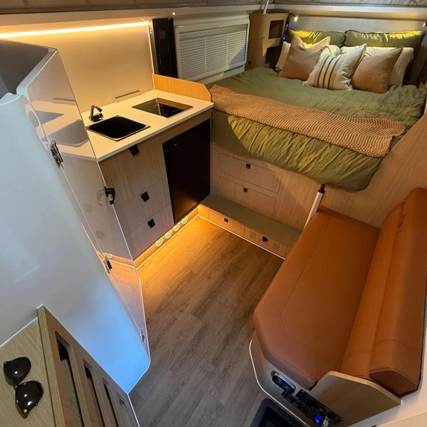 Оцените компактный австралийский дом-прицеп с отсеком для хранения велосипедов: 20 фото