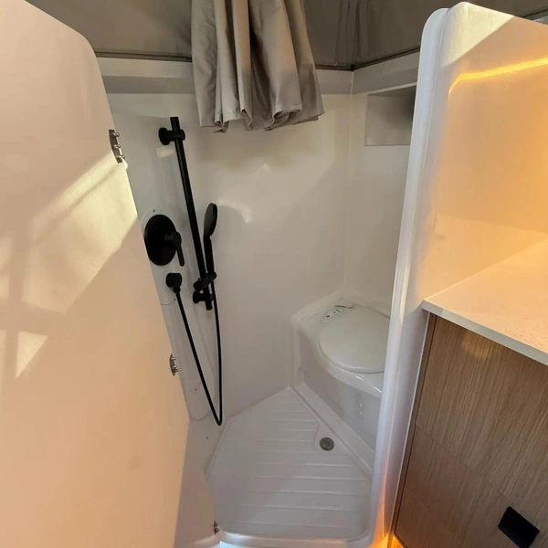 Оцените компактный австралийский дом-прицеп с отсеком для хранения велосипедов: 20 фото