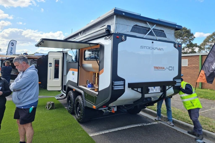 Оцените компактный австралийский дом-прицеп с отсеком для хранения велосипедов: 20 фото